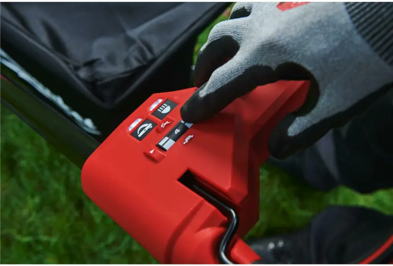 Aku sekačka na trávu Milwaukee M18 F2LM46-802, záběr 46 cm, s pojezdem, s košem, 2x Aku M18 HB8 + nabíječka M18 DFC, 4933492011 (MI4933492011)