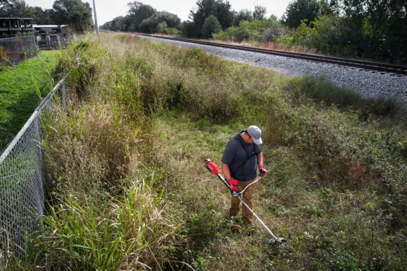 190472-podkaszarka-akumulatorowa-23-cm-m18-fbcu-0-milwaukee-nr-kat-4933492297-18810-large-15