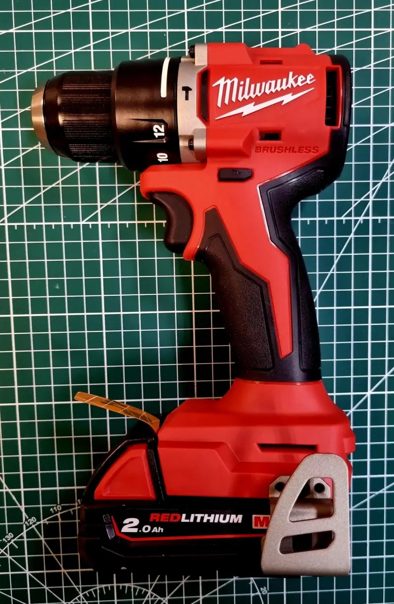 Aku kompaktní příklepová vrtačka Milwaukee M18 BLPDRC-422C, 1x aku M18 B2 + 1x aku M18 B4 + nabíječka M12-18 C + kufr, 4933492825 (MI4933492825)