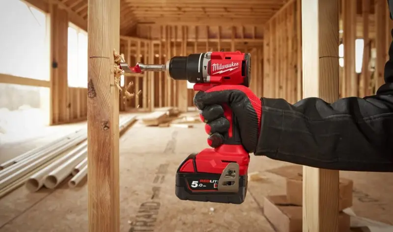 Aku kompaktní příklepová vrtačka Milwaukee M18 BLPDRC-422C, 1x aku M18 B2 + 1x aku M18 B4 + nabíječka M12-18 C + kufr, 4933492825 (MI4933492825)