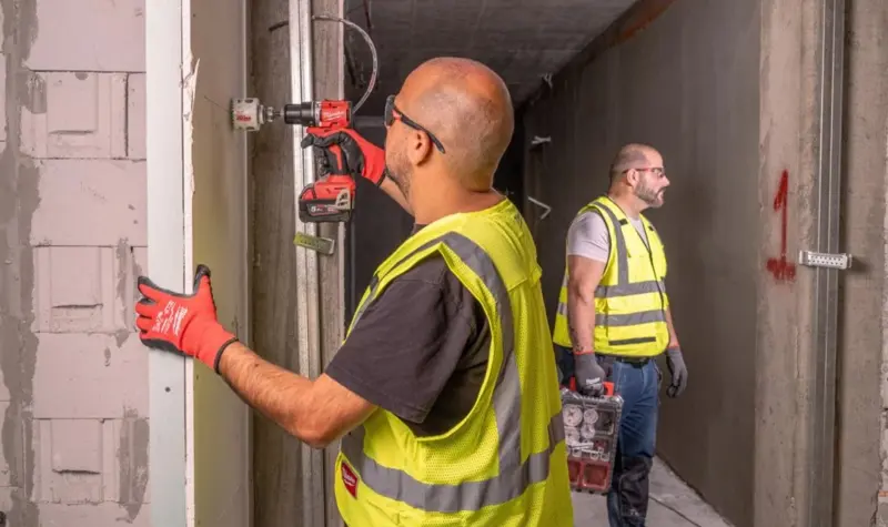 Aku kompaktní příklepová vrtačka Milwaukee M18 BLPDRC-422C, 1x aku M18 B2 + 1x aku M18 B4 + nabíječka M12-18 C + kufr, 4933492825 (MI4933492825)