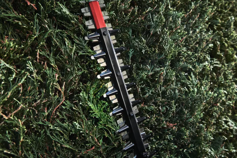 Aku nůžky/plotostřih na živý plot Milwaukee M18 FHET60-0, lišta 60 cm, bez Aku, 4933493290 (MI4933493290)