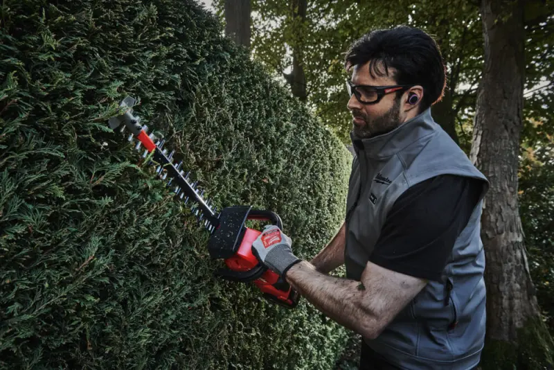 Aku nůžky/plotostřih na živý plot Milwaukee M18 FHET60-802, lišta 60 cm, 2x Aku M18 HB8 + nabíječka M12-18 FC, 4933493291 (MI4933493291)