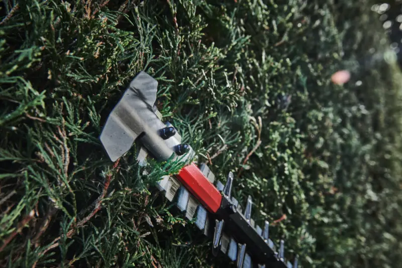Aku nůžky/plotostřih na živý plot Milwaukee M18 FHET60-802, lišta 60 cm, 2x Aku M18 HB8 + nabíječka M12-18 FC, 4933493291 (MI4933493291)
