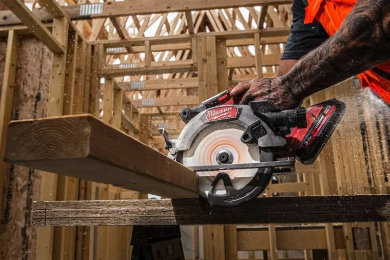 Aku kompaktní okružní pila Milwaukee M18 FCS552-0X (bez aku) 4933493588 (MI4933493588)