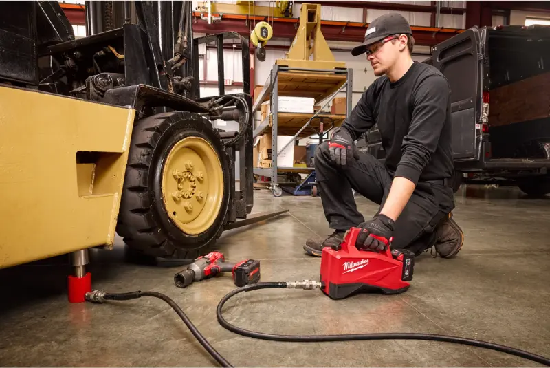 Hydraulické mini čerpadlo Milwaukee M18 HMP700-501, 1x aku M18 B5 + M12-18 FC, 4933493921