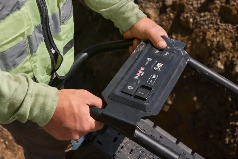 Aku hutnící pěch Milwaukee MX FUEL MXF RAM60-122  RAMMER, ONE-KEY, 2x aku MXF HD812 + MXF SC, 4933498159