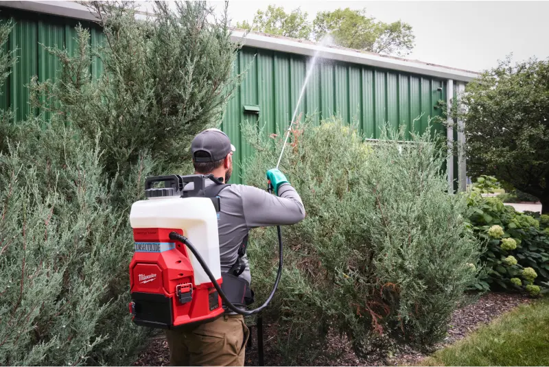 192286-aku-postrikovac-milwaukee-m18-bbpfp2-switch-tank-gen2-rozprasovac-01-13