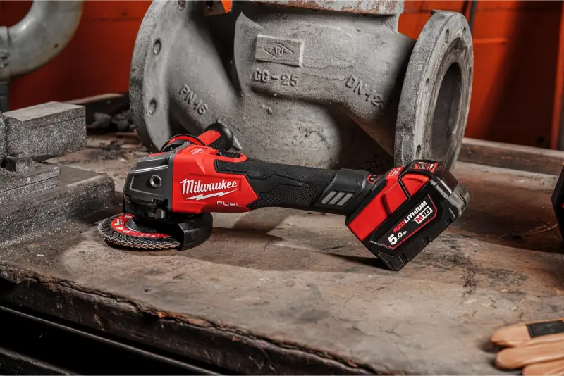Aku úhlová bruska 125 mm (1200 W) Milwaukee M18 FSAGV125XB-0 s posuvným spínačem, brzdou a regulací otáček (bez aku) 4933499158 (MI4933499158)