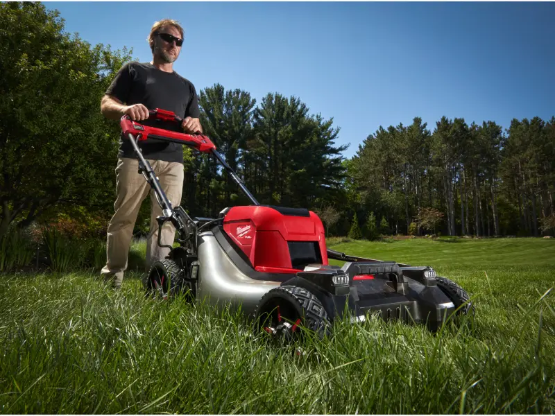 192353-milwaukee-m18-f2lm53-sekacka-na-travu-19