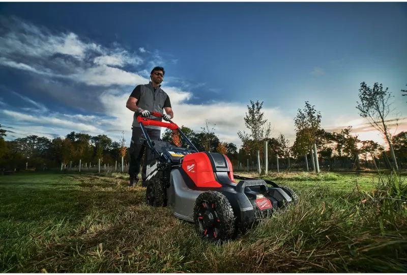 192356-aku-sekacka-na-travu-milwaukee-m18-f2lm46-8