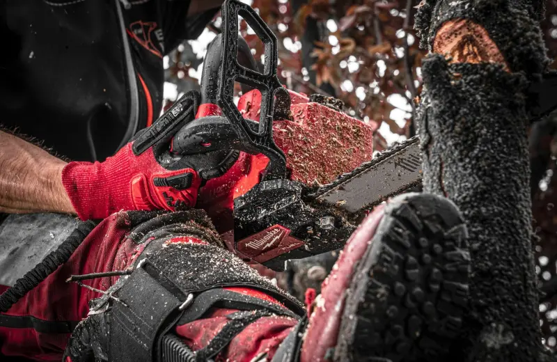 Aku řetězová pila Milwaukee M18 FTHCHS30-802, lišta 30 cm, 2x Aku M18 FB8 + nabíječka M12-18 FC, 4933499221 (MI4933499221)