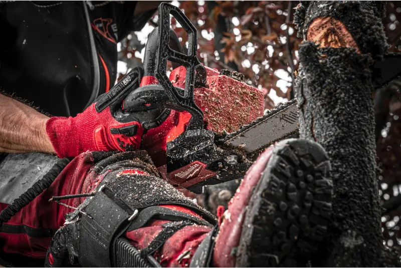 Aku řetězová pila Milwaukee M18 FTHCHS35-802, lišta 35 cm, 2x Aku M18 FB8 + nabíječka M12-18 FC, 4933499222 (MI4933499222)