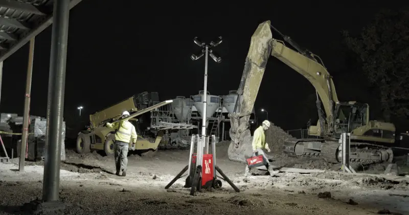 Aku stojanová svítilna/nabíječka MX Fuel Milwaukee MXF TL-601 (6,0 Ah) (MIMX4933471844)