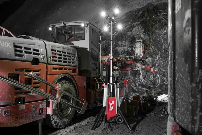 Aku stojanová svítilna/nabíječka MX Fuel Milwaukee MXF TL-601 (6,0 Ah) (MIMX4933471844)