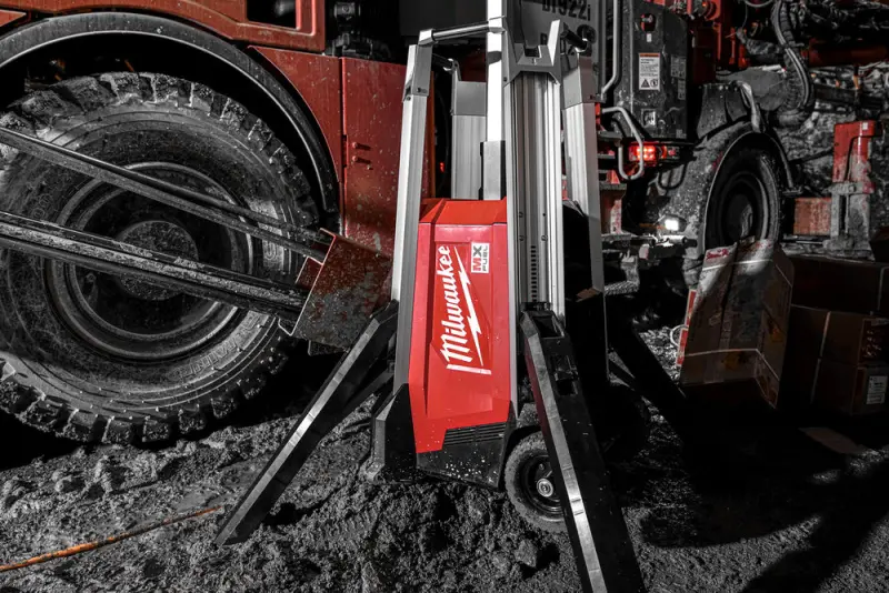 Aku stojanová svítilna/nabíječka MX Fuel Milwaukee MXF TL-601 (6,0 Ah) (MIMX4933471844)