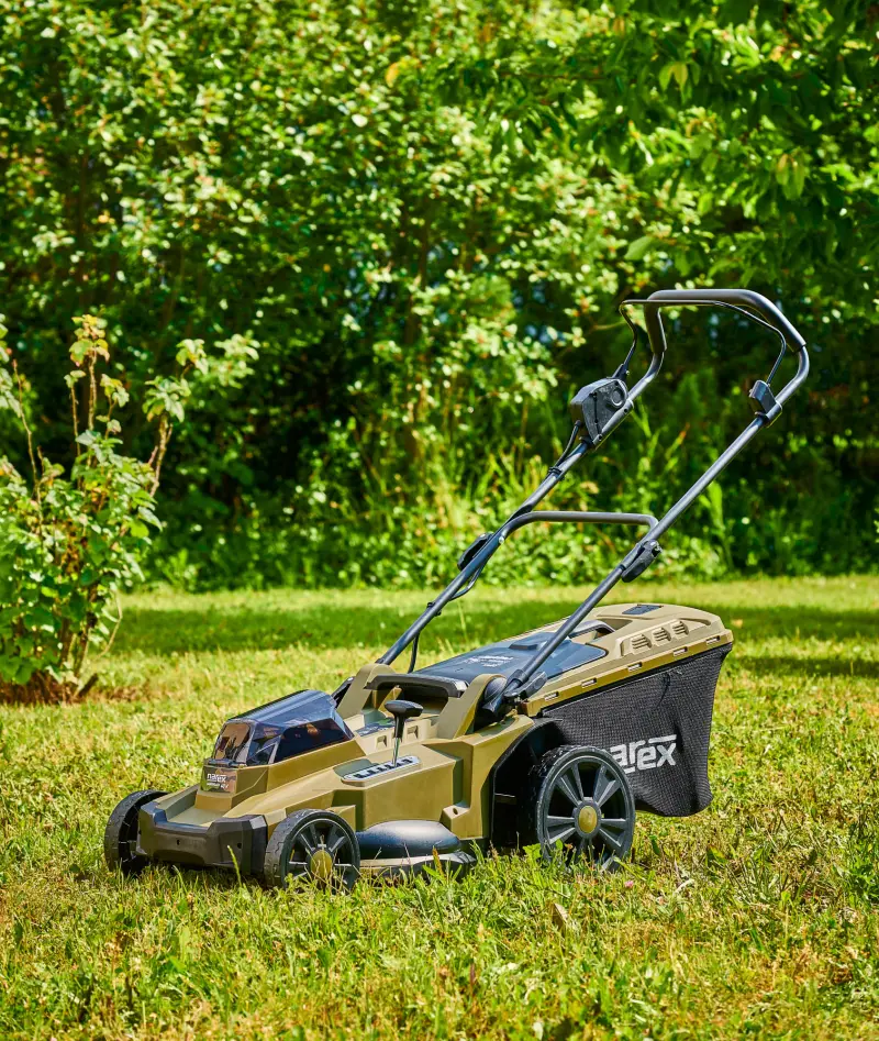 201677-narex-na65406395-sekacka-na-travu-aku-sekacka-narex-010
