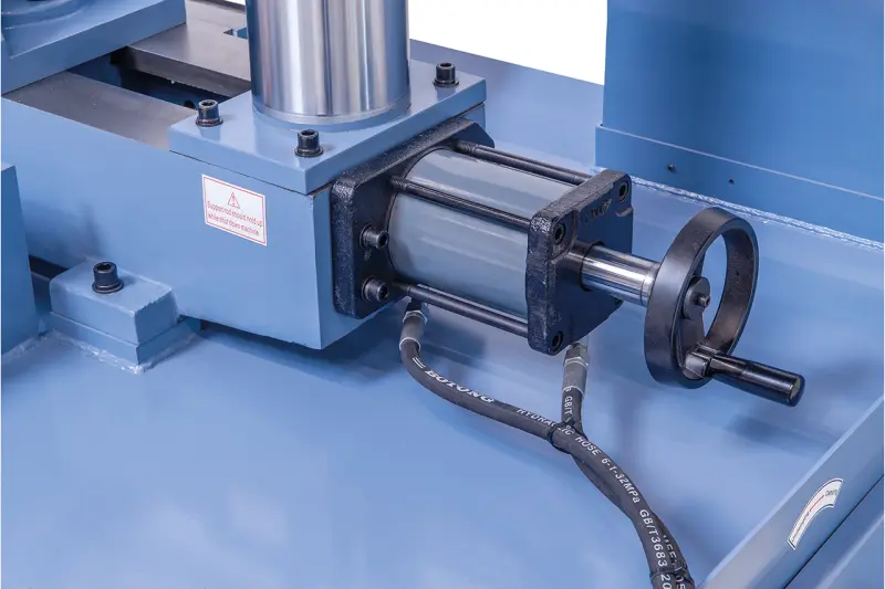 Poloautomatická dvousloupová horizontální pásová pila Bernardo CBS 400 (BER041727XL)