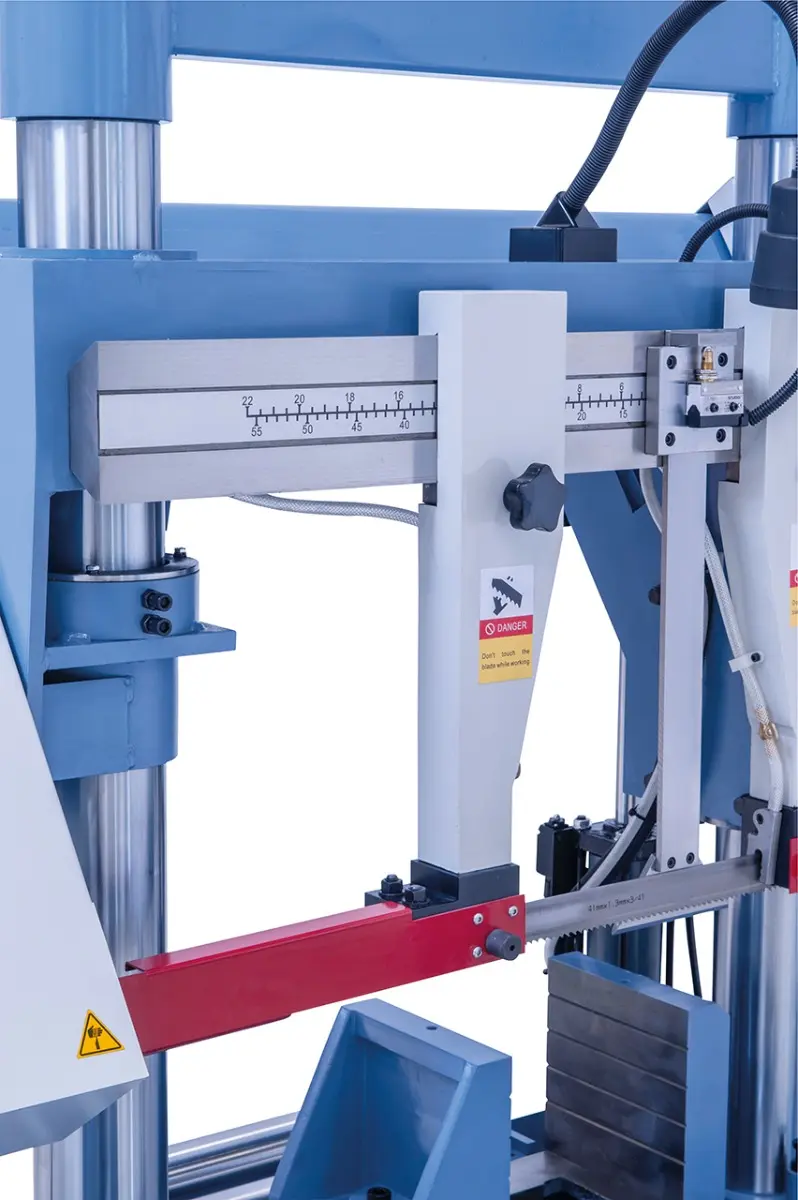 Poloautomatická dvousloupová horizontální pásová pila Bernardo CBS 400 (BER041727XL)