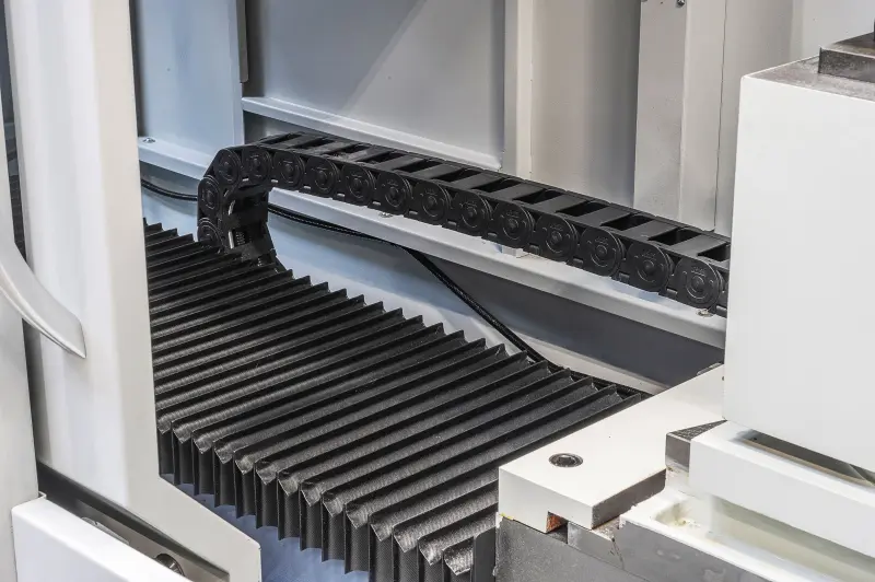 21813-urs-32100-plc-detail-energiekette-innen-2