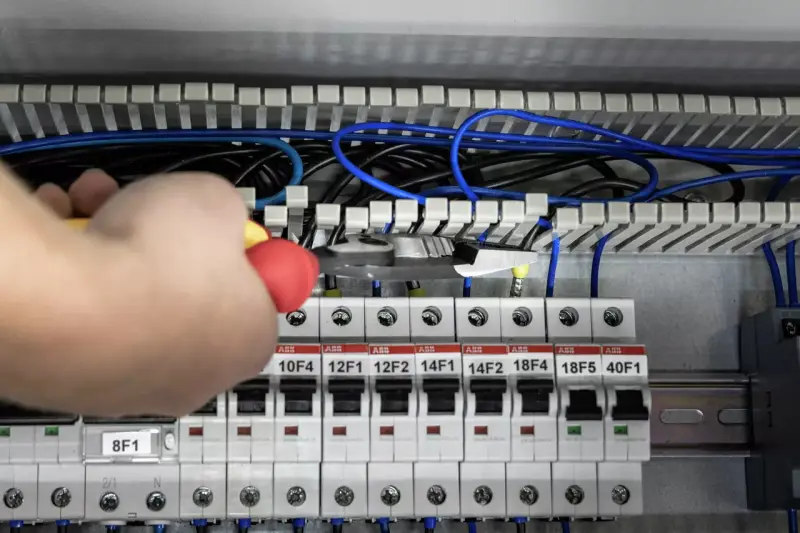 Multifunkční kleště Wiha MULTI 8V1 Industrial electric 45490 (WIHA45490)