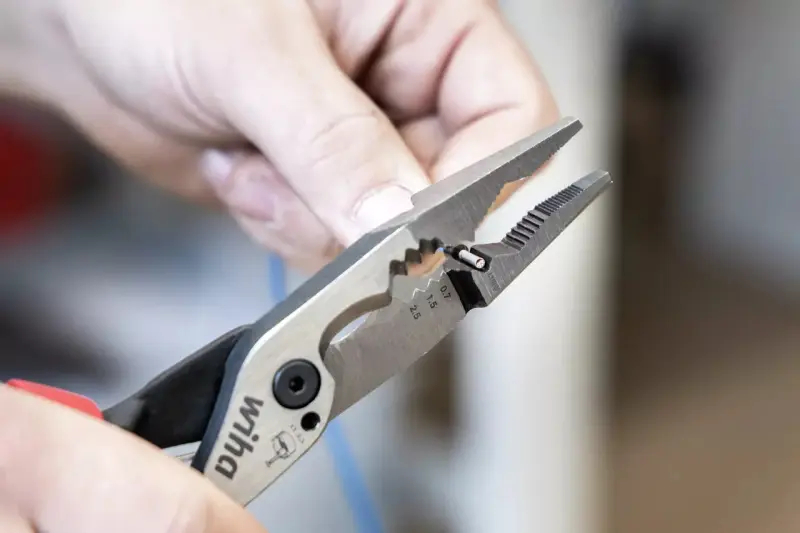 Multifunkční kleště Wiha MULTI 8V1 Industrial electric 45490 (WIHA45490)