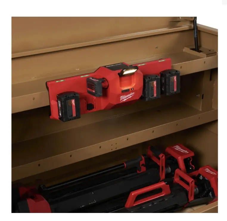Nabíjecí stanice Milwaukee M12-18 GBC4, LED světlo 450 lm, 4933493863