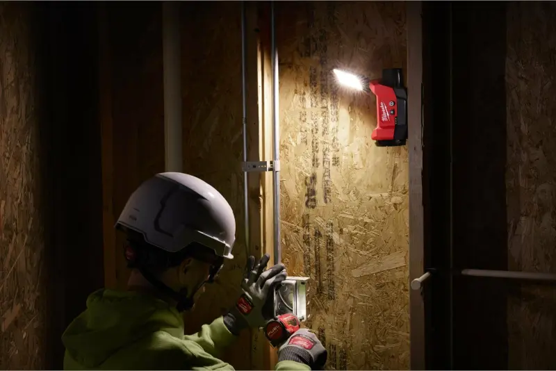 Aku vícesměrové reflektorové světlo Milwaukee M12 ALIP-0, 1200 lm, PACKOUT, TRUEVIEW, 4933500321