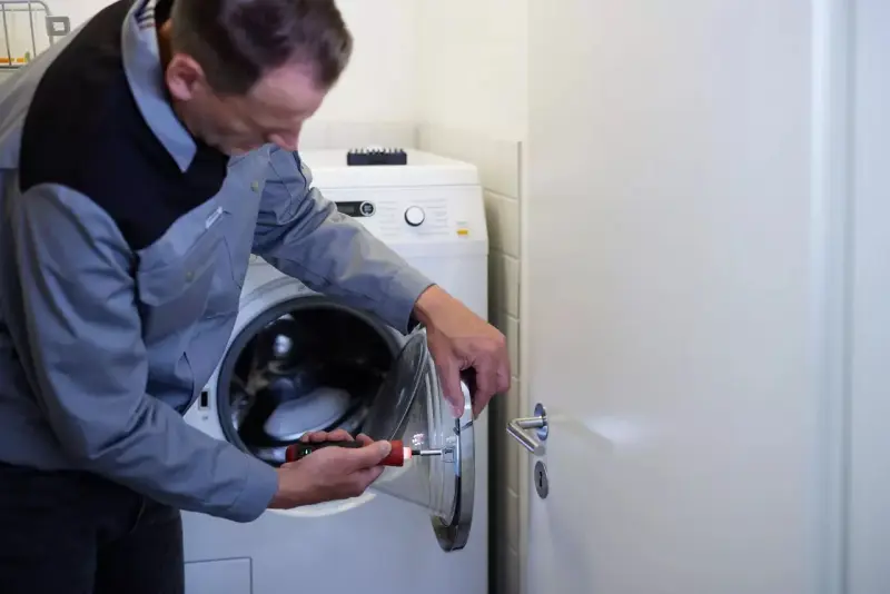 Elektrický šroubovák Wiha speedE® PocketDrive.
Vánoční edice s boxem na nástavce
a pouzdrem (WIHA47183)