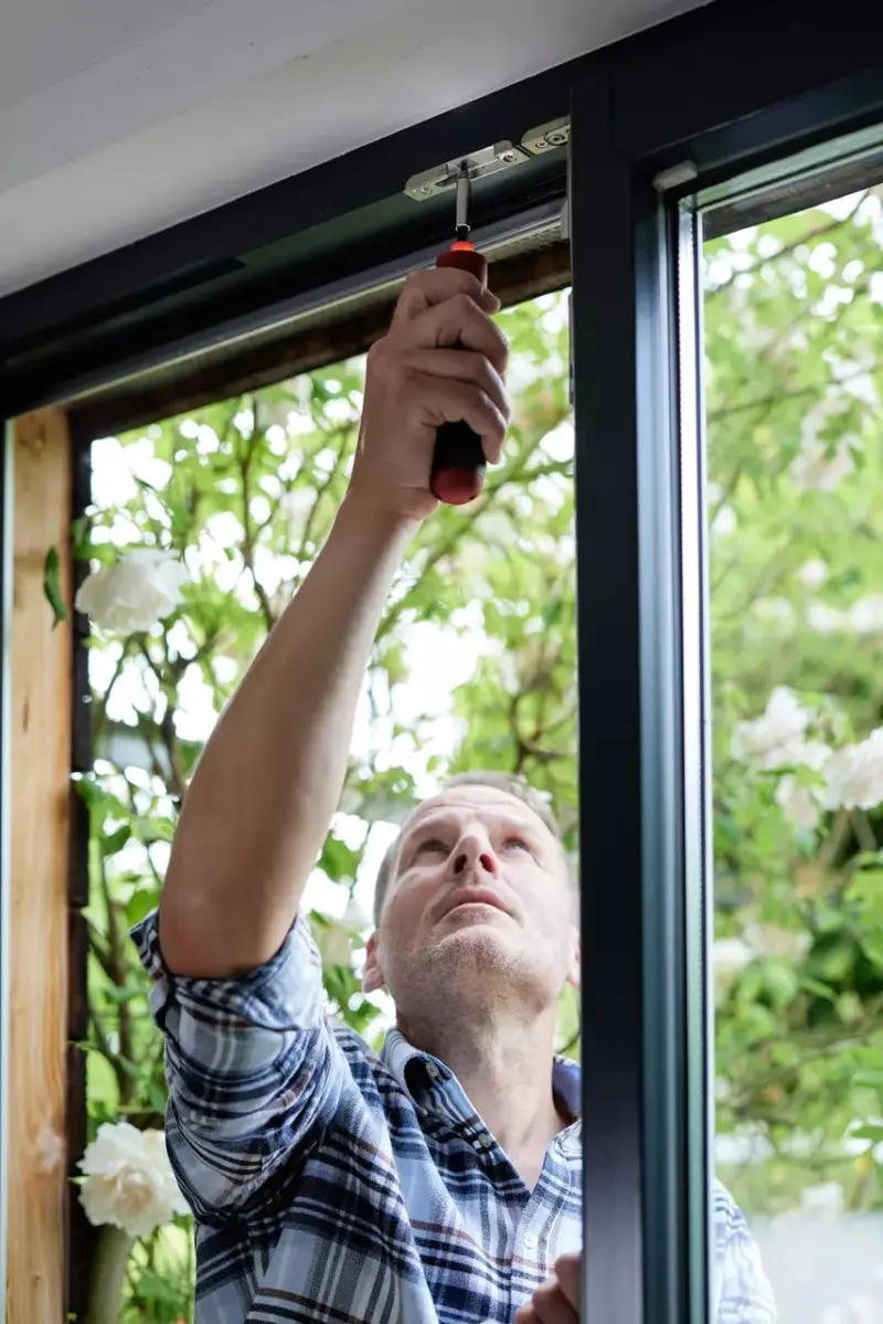 Elektrický šroubovák Wiha speedE® PocketDrive.
Vánoční edice s boxem na nástavce
a pouzdrem (WIHA47183)