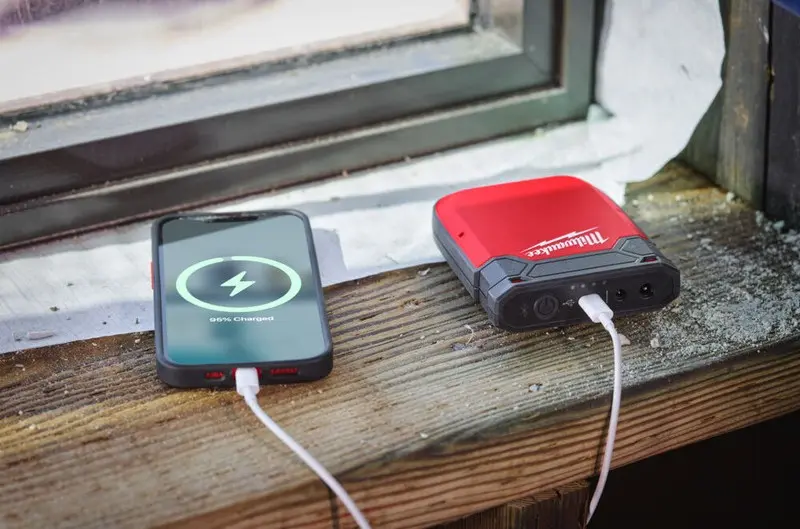 Milwaukee IRPSU3 zdroj energie pro vyhřívané oblečení M12 (36W), nabíječka USB-C (5 V, 3 A), 4932492907