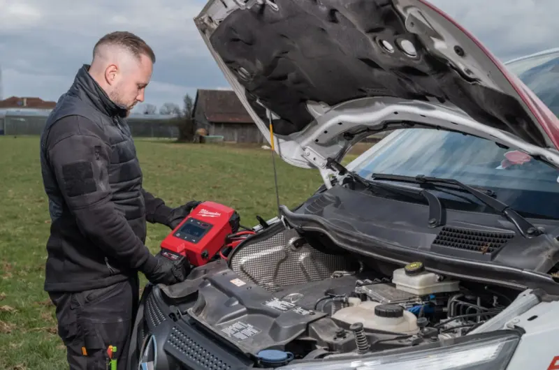 Aku startovací stroj Milwaukee M18 JS2000-0, bez aku, 4933498026