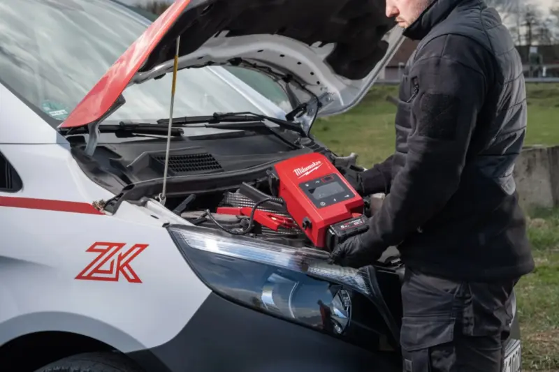 Aku startovací stroj Milwaukee M18 JS2000-0, bez aku, 4933498026