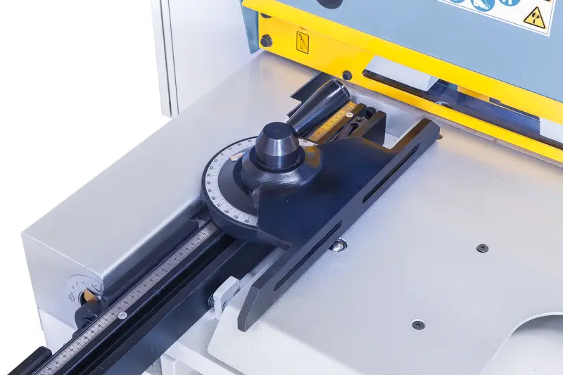 Tabulové elektromechanické nůžky Bernardo MTR 1100 x 6 mm NCC s pneu přidržovači plechu (BER062055XL)