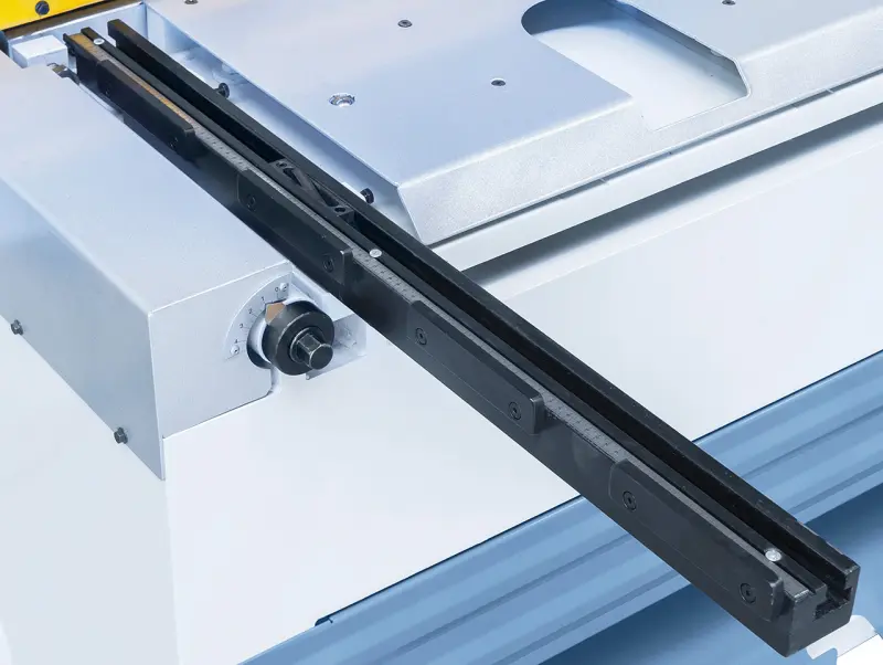 Tabulové elektromechanické nůžky Bernardo MTR 1100 x 6 mm NCC s pneu přidržovači plechu (BER062055XL)