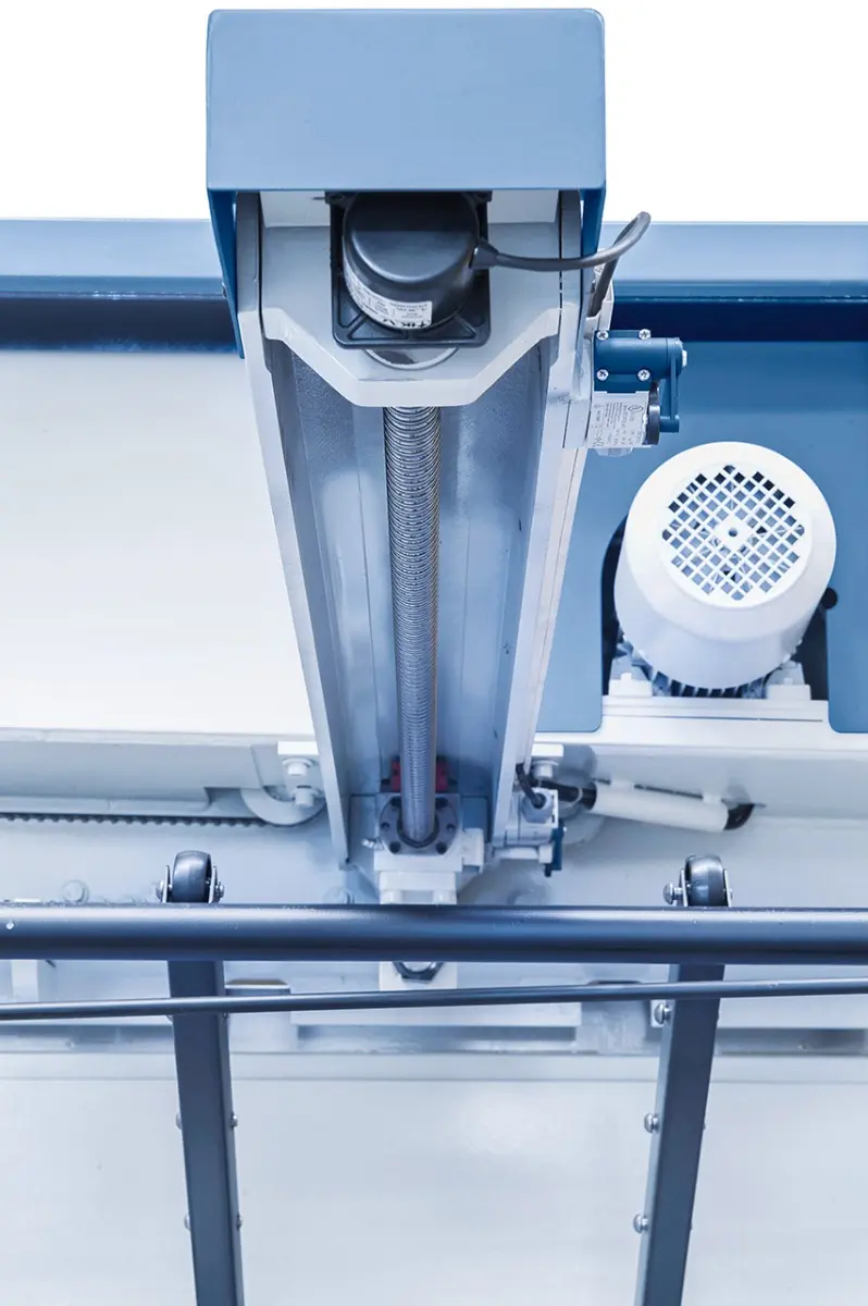 Tabulové elektromechanické nůžky Bernardo MTR 1100 x 6 mm NCC s pneu přidržovači plechu (BER062055XL)