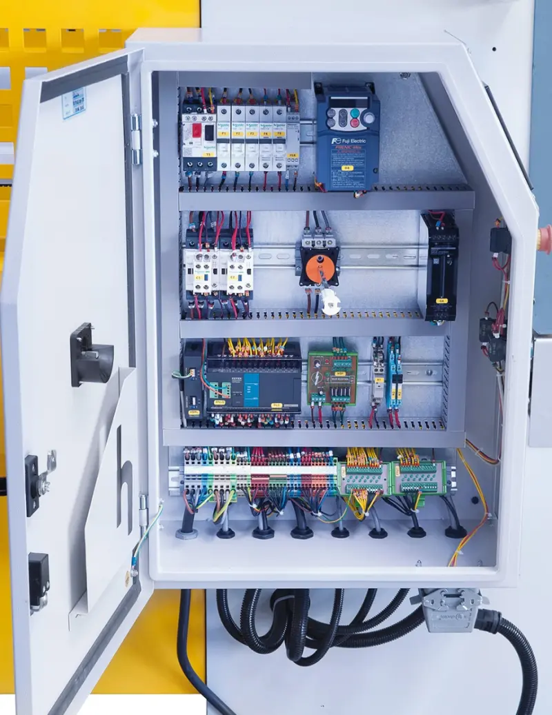 Tabulové elektromechanické nůžky Bernardo MTR 1100 x 6 mm NCC s pneu přidržovači plechu (BER062055XL)