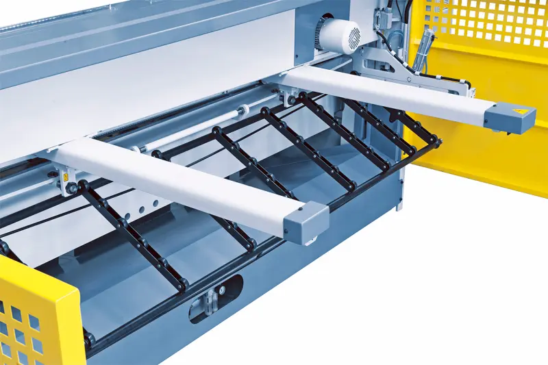 Tabulové elektromechanické nůžky Bernardo MTR 1360 x 6 mm NCC s pneu přidržovači plechu (BER062055XL0)