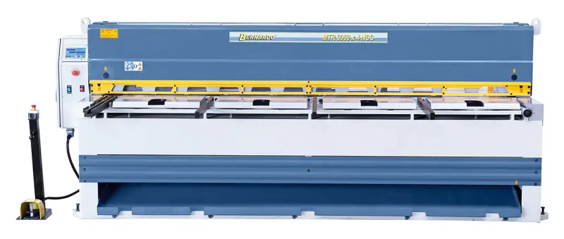 Tabulové elektromechanické nůžky Bernardo MTR 1360 x 6 mm NCC s pneu přidržovači plechu (BER062055XL0)