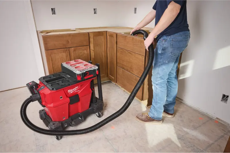 M18FVC23L-0 VYSÁVAČ L CLASS WET AND DRY, MI4933500141