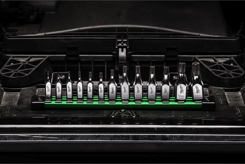 Sada hlavic Milwaukee 1/4″ a 3/8″  Torx s otvorem, 13 ks, 4932500432