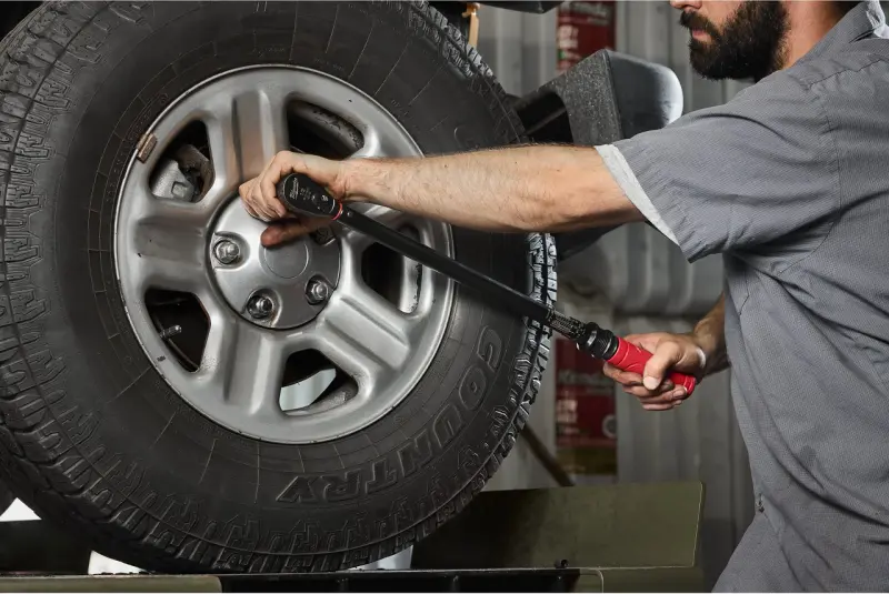 Momentový klíč s ráčnou a čtyřhranem 1/4" Milwaukee 5-25NM, 4932500823