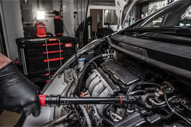 Momentový klíč s ráčnou a čtyřhranem 3/8" Milwaukee 20-100NM, 4932500824