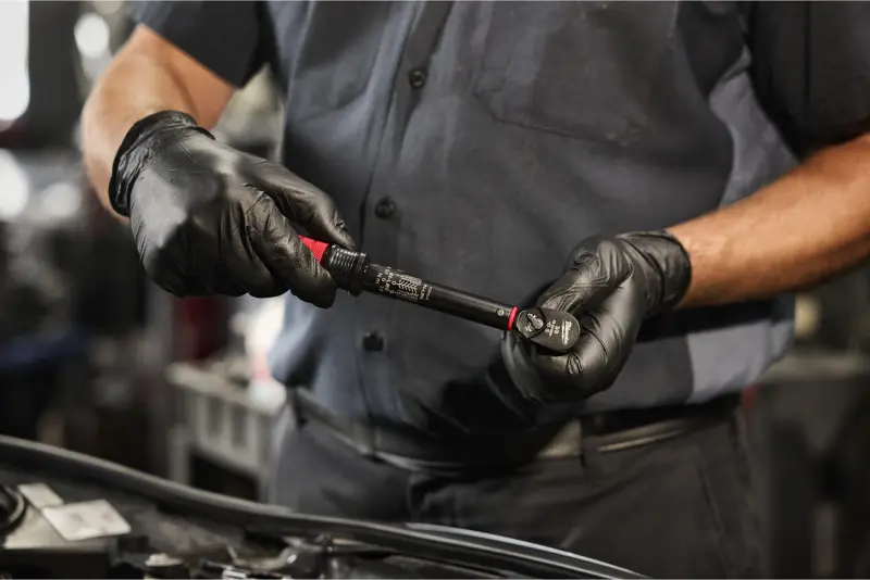 Momentový klíč s ráčnou a čtyřhranem 1/2" Milwaukee 60-340NM, 4932500825