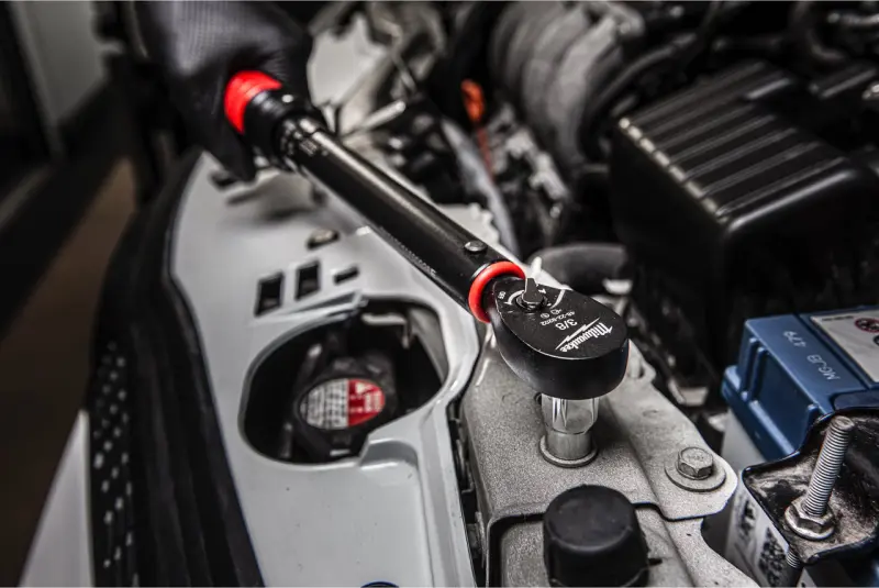 Momentový klíč s ráčnou a čtyřhranem 3/8" Milwaukee 10-50NM, 4932500850