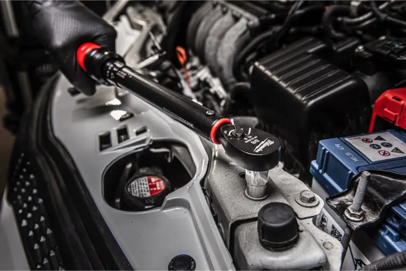 Momentový klíč s ráčnou a čtyřhranem 3/8" Milwaukee 10-50NM, 4932500850