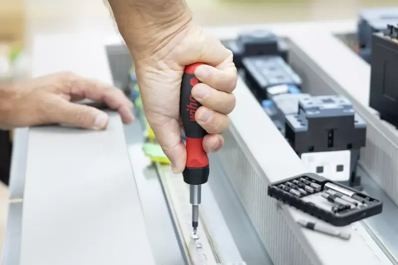 Wiha 47169 Ráčnový šroubovák s rukojetí Wiha SoftFinish® 1/4". Typ 2813 (WIHA47169)