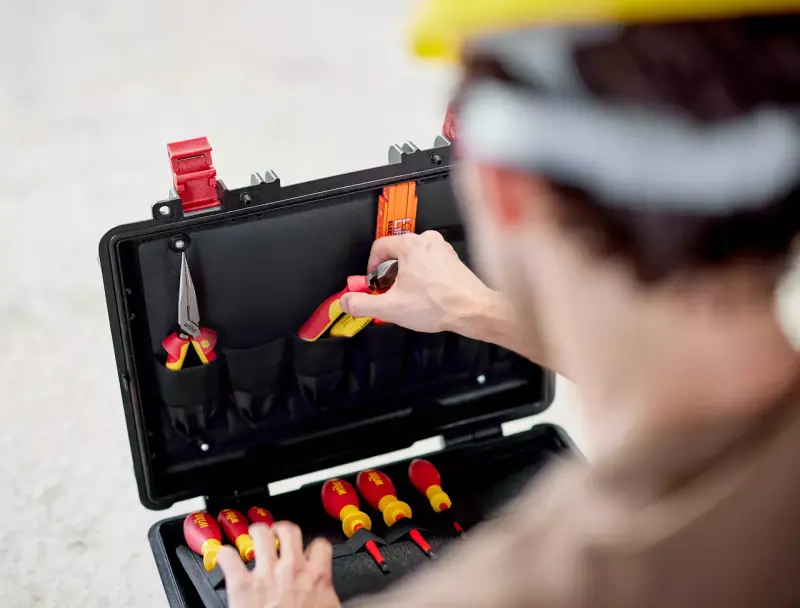 Wiha 47312 Kufr s nářadím pro elektrikáře Basic L electric. Typ 9300 (Sada 46 dílů) (WIHA47312)