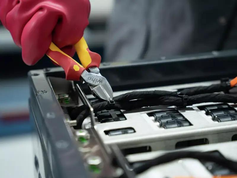 Wiha 47249 Kufr s nářadím XL mechatronic. Řada 9500 (Sada 81 dílů) (WIHA47249)