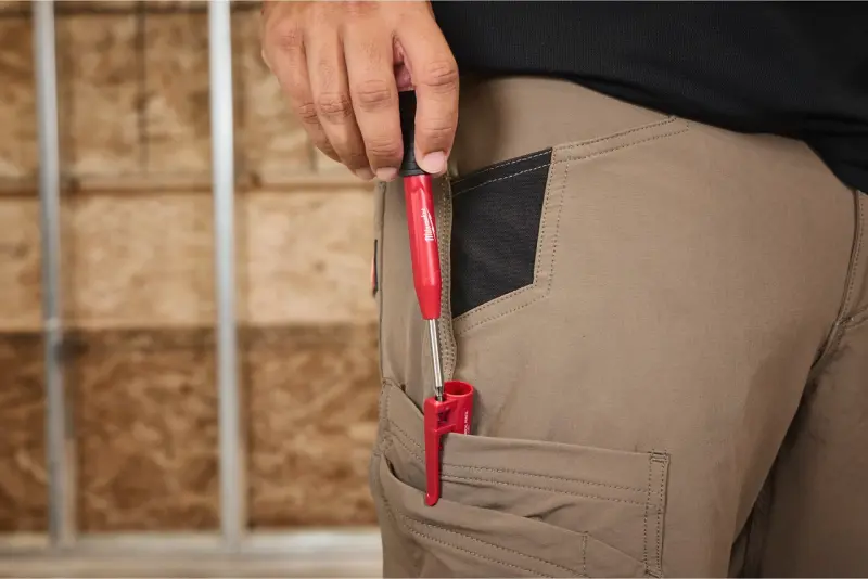 Barevné tuhy Milwaukee do tesařské tužky, 10 ks, tvrdost 2B, průměr 2,8 mm, 4932501902